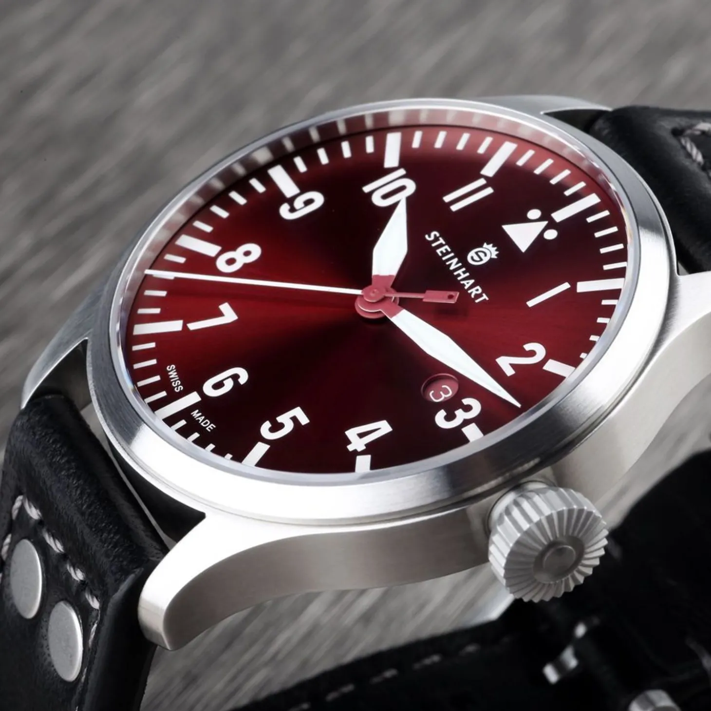 Steinhart Watches Nav B-Uhr 44 Date Red