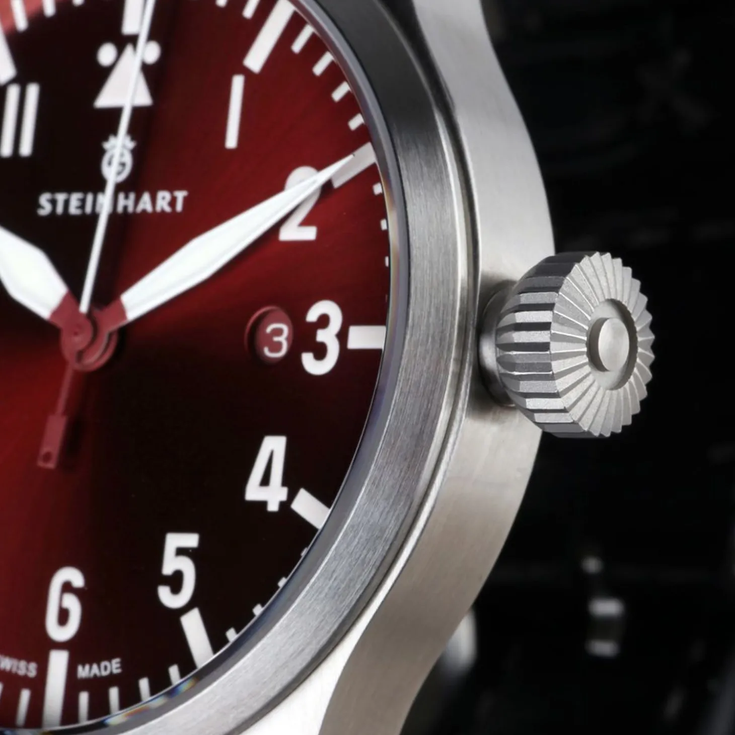 Steinhart Watches Nav B-Uhr 44 Date Red
