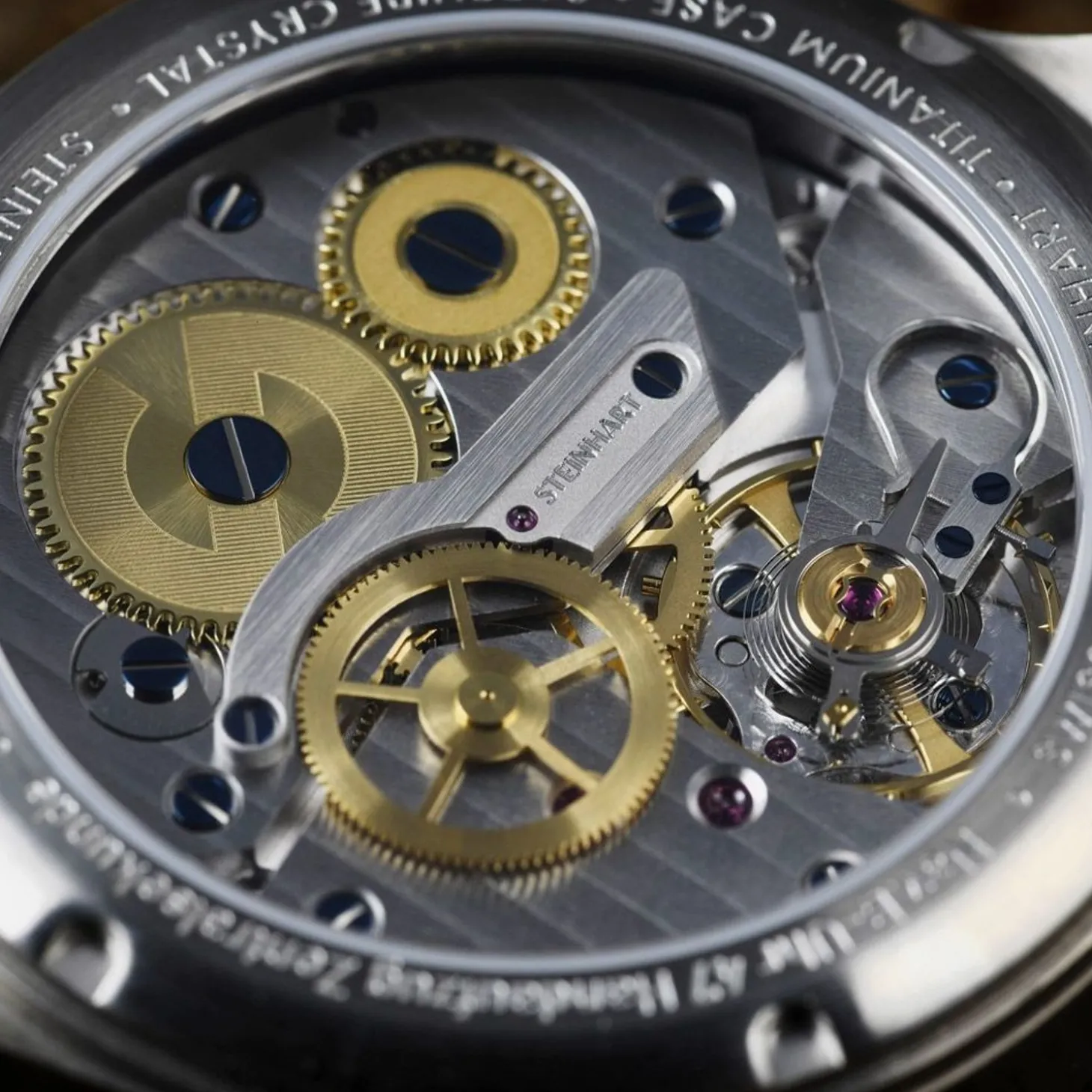 Steinhart Watches Nav B-Uhr 44 Titan A Muster Zentralsekunde