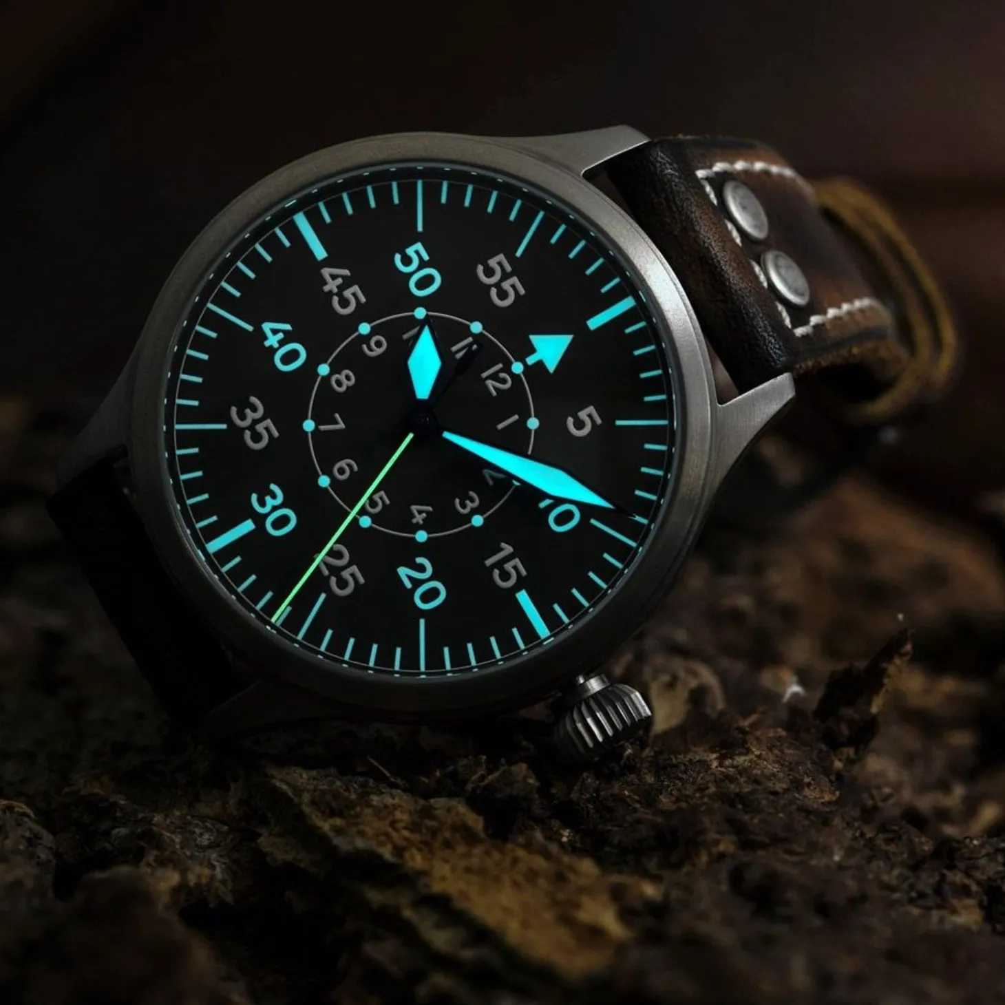 Steinhart Watches Nav B-Uhr 44 Titan B Muster Zentralsekunde