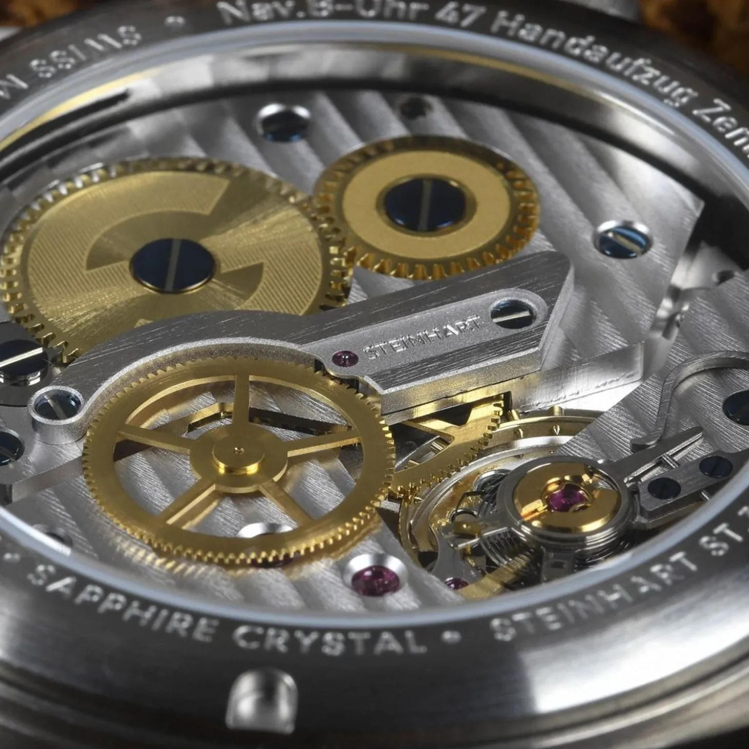 Steinhart Watches Nav B-Uhr 44 Titan B Muster Zentralsekunde